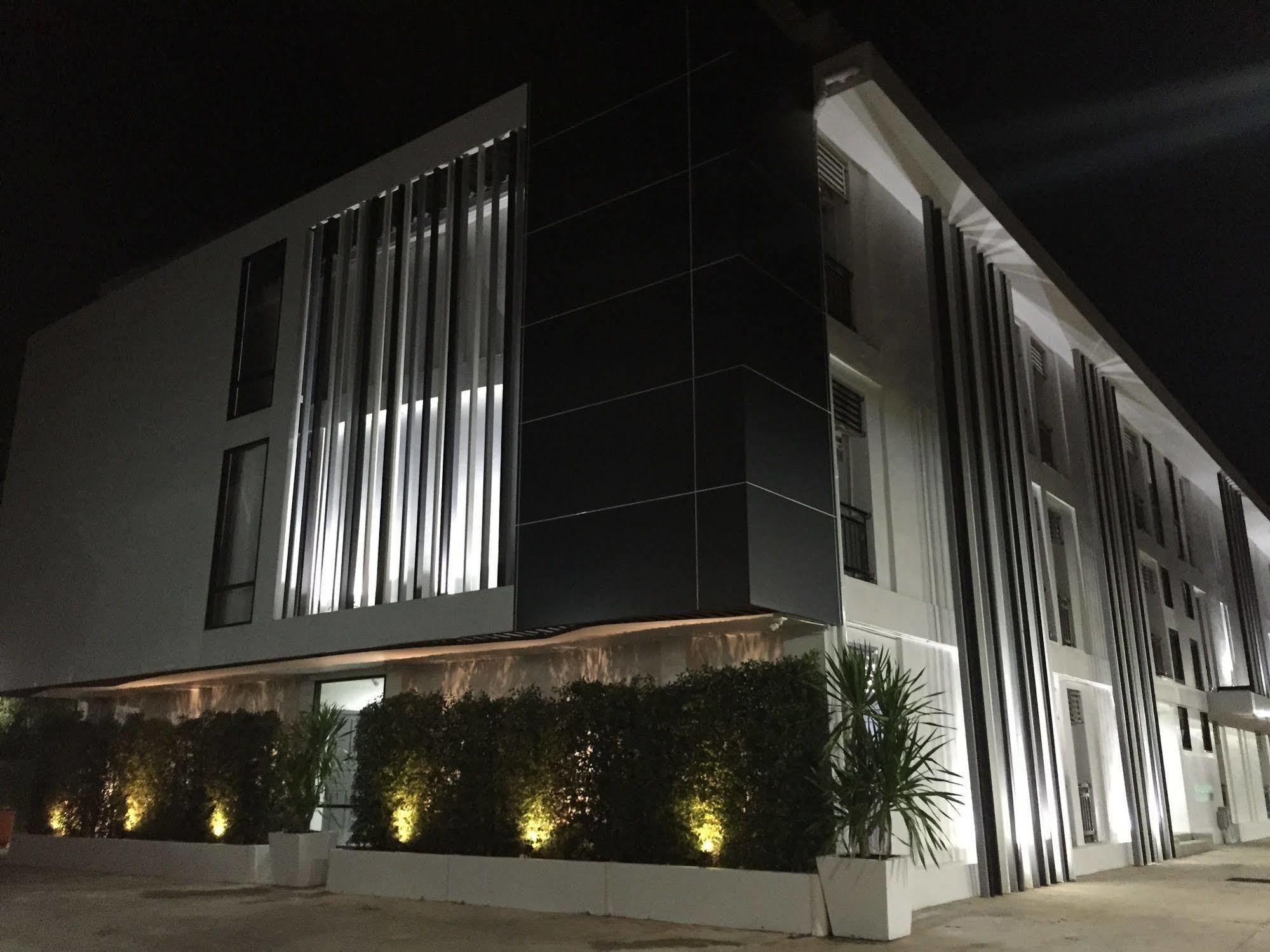 At Sakon Hotel Szakonnakhon Kültér fotó